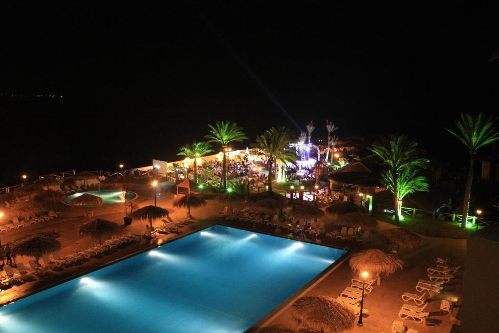 Sawary Beach Hotel Батрун Экстерьер фото