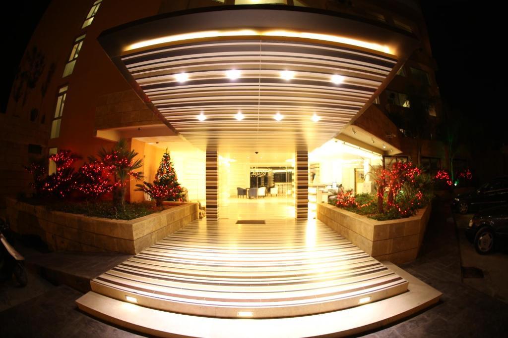 Sawary Beach Hotel Батрун Экстерьер фото