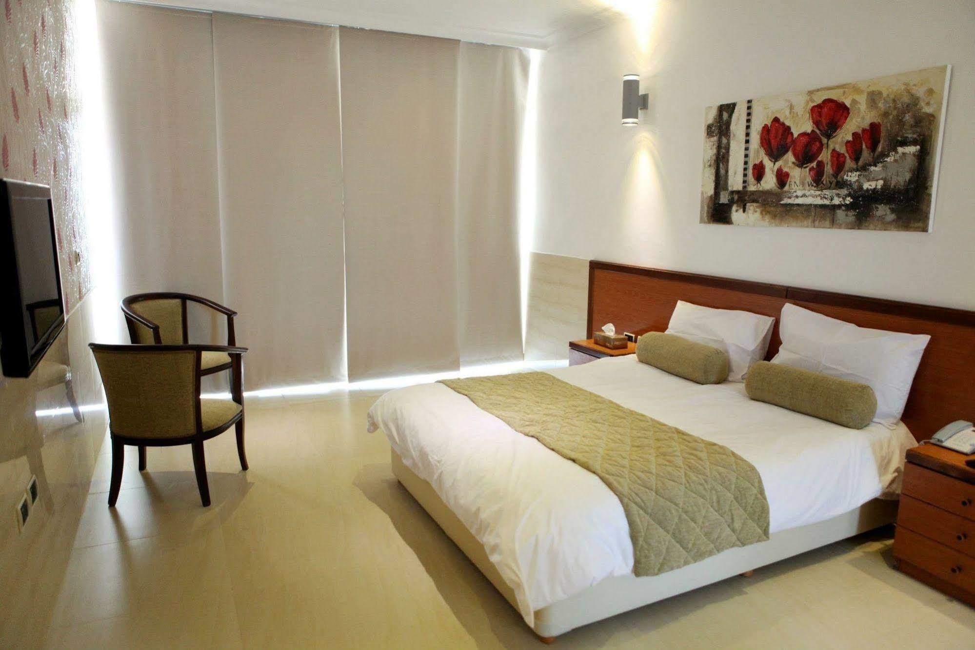 Sawary Beach Hotel Батрун Экстерьер фото