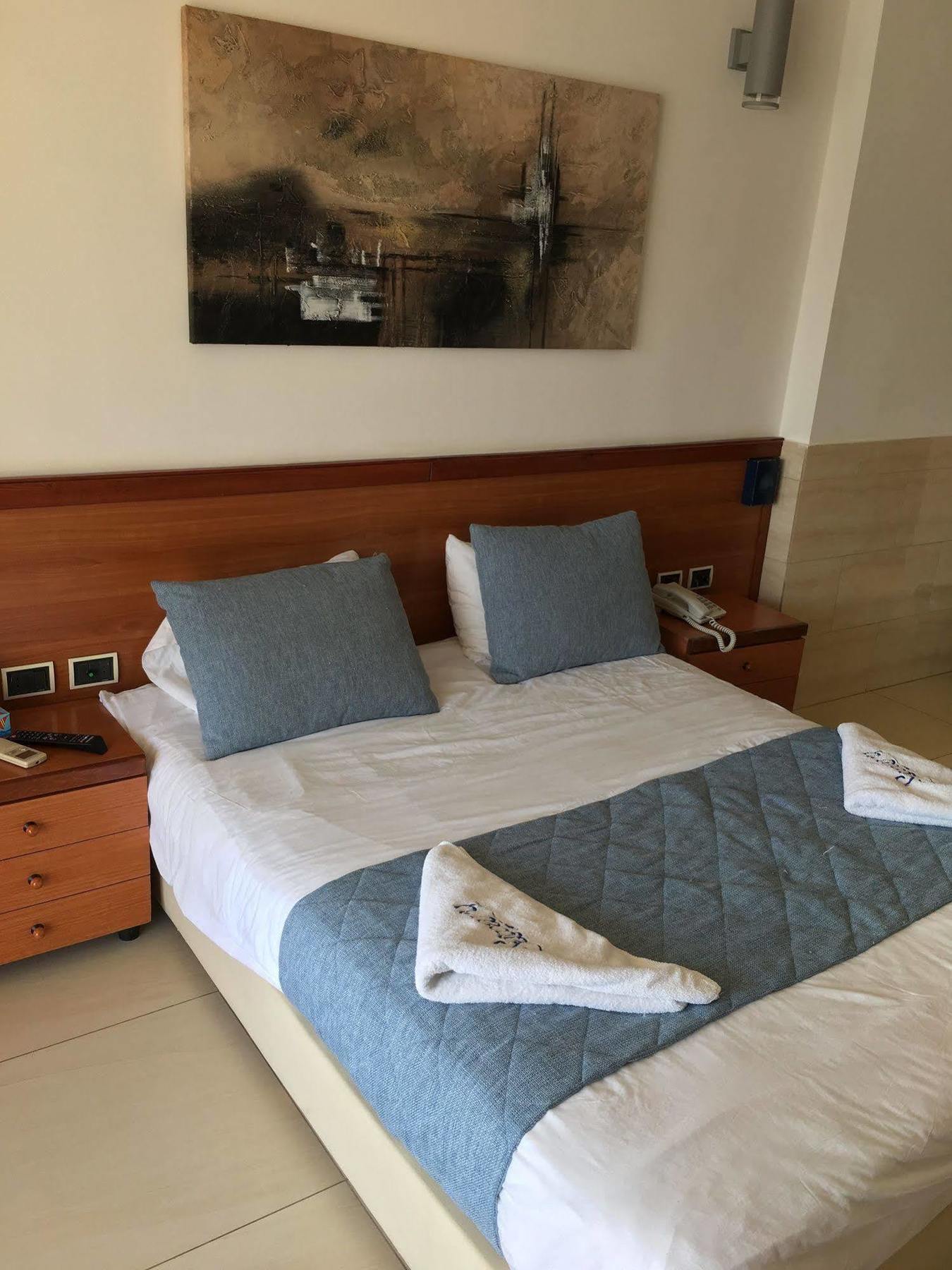 Sawary Beach Hotel Батрун Экстерьер фото