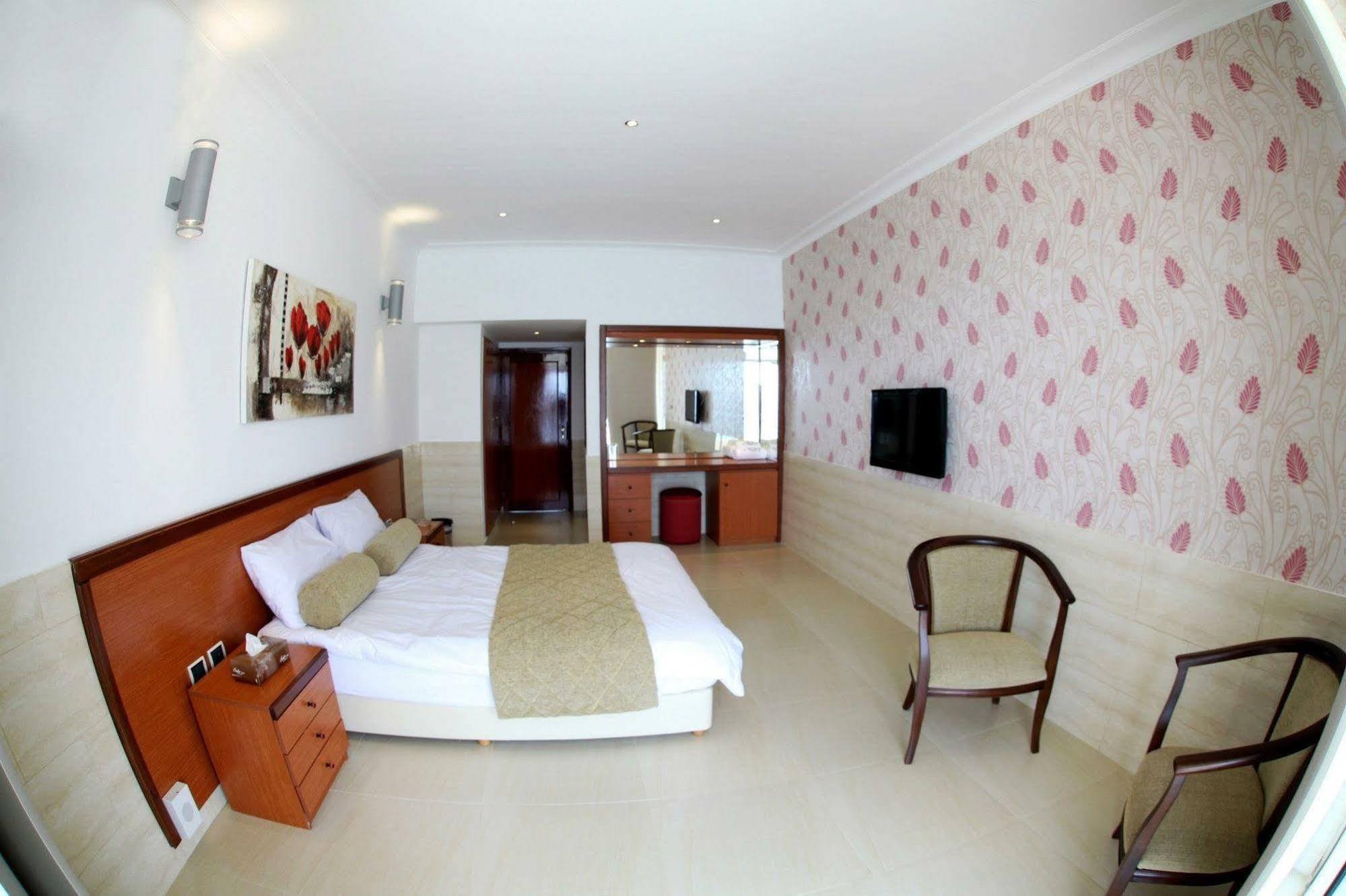 Sawary Beach Hotel Батрун Экстерьер фото